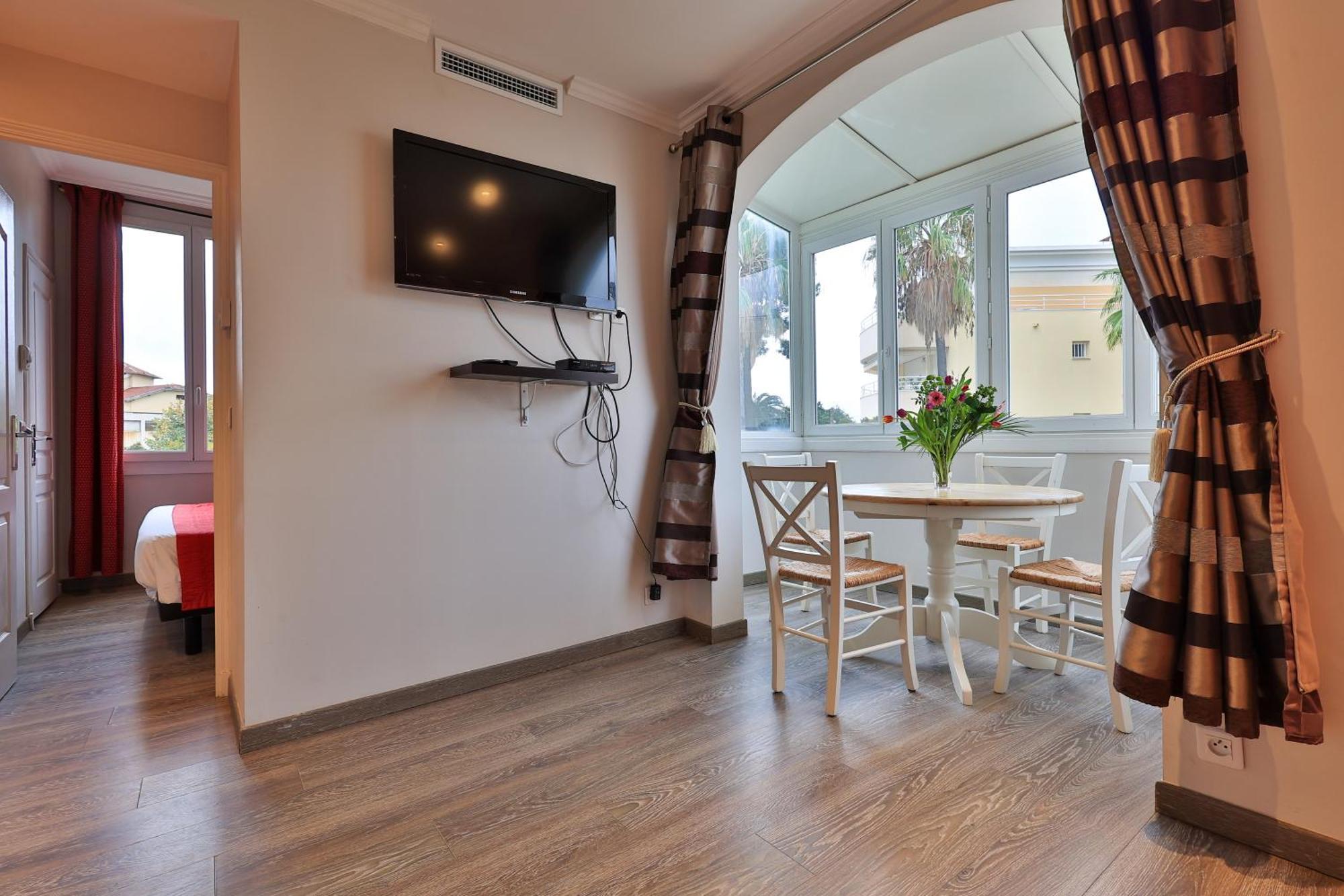 Emeraude Residence Hoteliere Juan-les-Pins Exterior foto